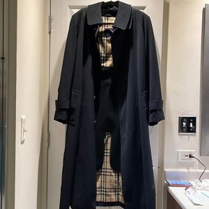 Mens Burberry black trenchcoat size medium (missing belt) NWOT Mens